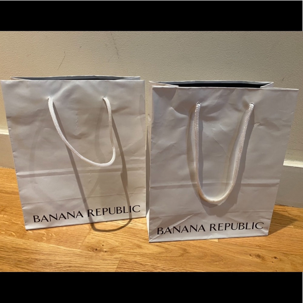 New Banana Republic set of 2 small bags + tissue
